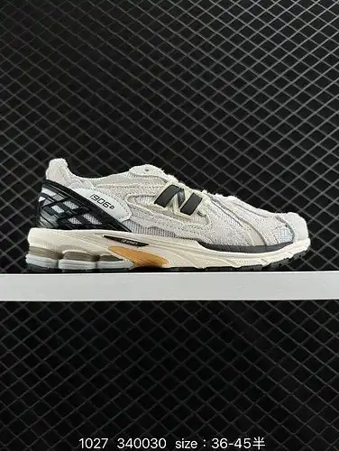La colección 1d5x0g new balance m1d9e0g6 de zapatos de papá retro de un solo artículo, con elementos