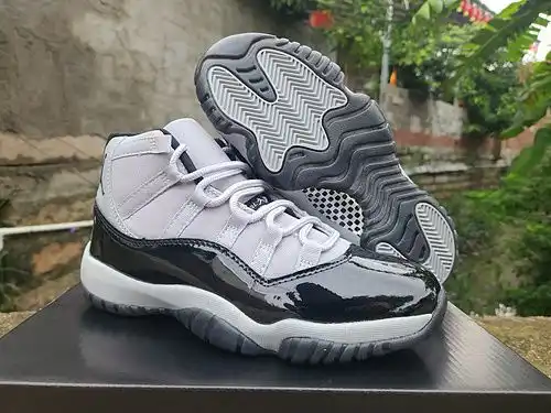 Jordan 1d1d gris y negro 40g47