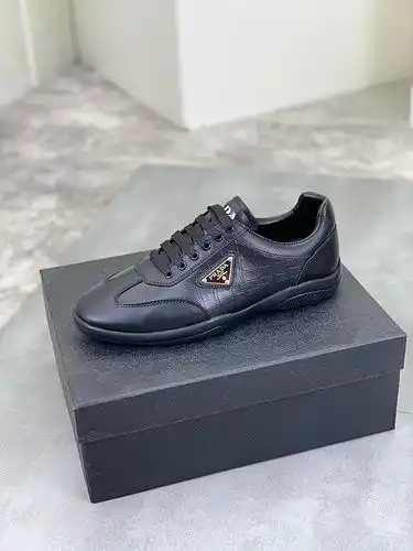 Código de calzado masculino Prada 3B4 talla 3844