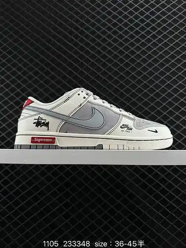 La zapatilla 2c40g nike dunk Low retro deconstruye la zapatilla retro con tirantes y cordones como u