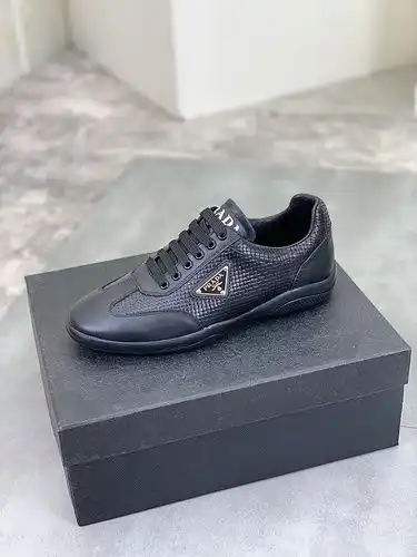 Código de calzado masculino Prada 3B4 talla 3844