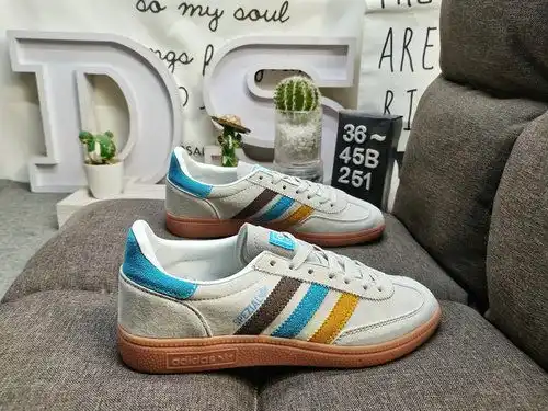 2C5X1DDAdidas SAMBA VEGAN IG1D9E75X, a classic Originals from nearly 70G years ago. The original sue