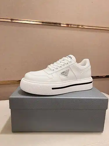 Código de calzado masculino Prada 8C2 talla 3844