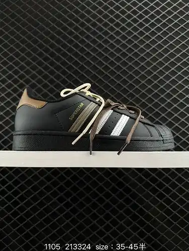 La versión de papel base sin mover de media yarda de los zapatos masculinos y femeninos de la serie 