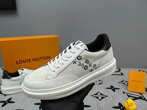 El Código de calzado masculino LV D2 talla 3844 se puede pedir 38 4