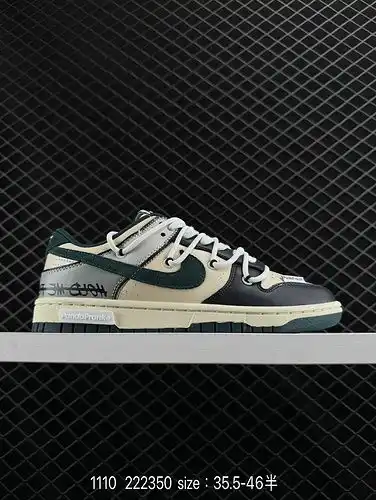 La zapatilla 2c5x0g nike dunk Low retro deconstruye la zapatilla retro con tirantes y cordones doble
