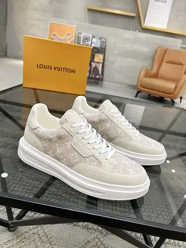 El Código de calzado masculino LV D2 talla 3844 se puede pedir 38 4