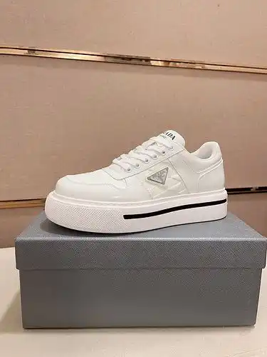 Código de calzado masculino Prada 8C2 talla 3844