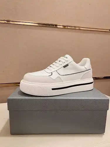 Código de calzado masculino Prada 8C2 talla 3844