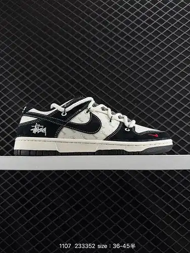 La zapatilla 2c60g nike dunk Low retro deconstruye la zapatilla retro con tirantes y cordones como u