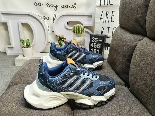 La versión original de desarrollo en papel de la versión final del 1d81dd Adidas xlg Runner Deluxe j