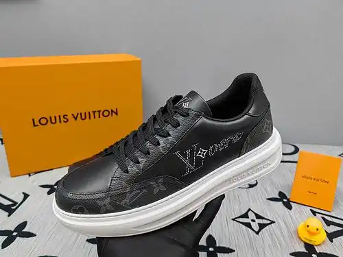 El Código de calzado masculino LV D2 talla 3844 se puede pedir 38 4