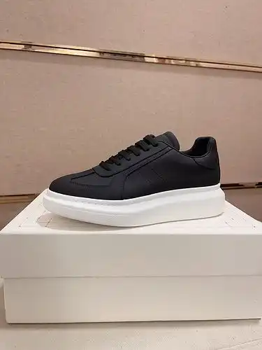 Código de zapatos masculinos McQueen 8C2 talla 3844