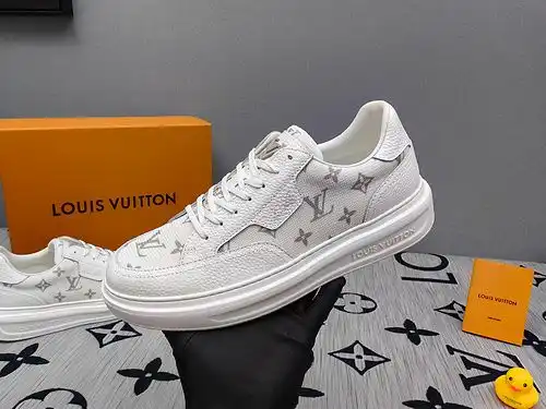 El Código de calzado masculino LV D2 talla 3844 se puede pedir 38 4