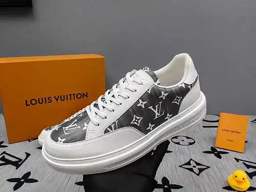 El Código de calzado masculino LV D2 talla 3844 se puede pedir 38 4