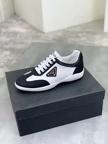 Código de calzado masculino Prada 3B4 talla 3844