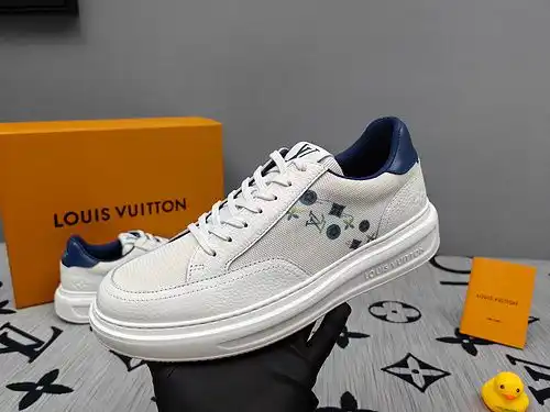 El Código de calzado masculino LV D2 talla 3844 se puede pedir 38 4