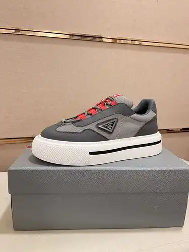Código de calzado masculino Prada 8C2 talla 3844