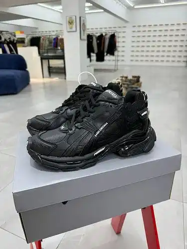 La Séptima generación de corredores de VG París andrma UA balenciaga x Under Armour