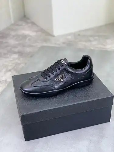 Código de calzado masculino Prada 3B4 talla 3844