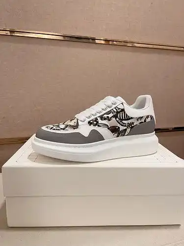 McQueen zapatos masculinos y femeninos 8C2 Código femenino 339 Código masculino 3844