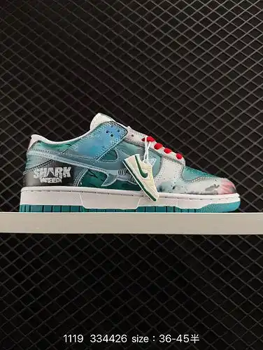 La zapatilla deportiva neutral 1yu3poo Nike SB Dunk Low pro da un paso para mostrar una parte superi
