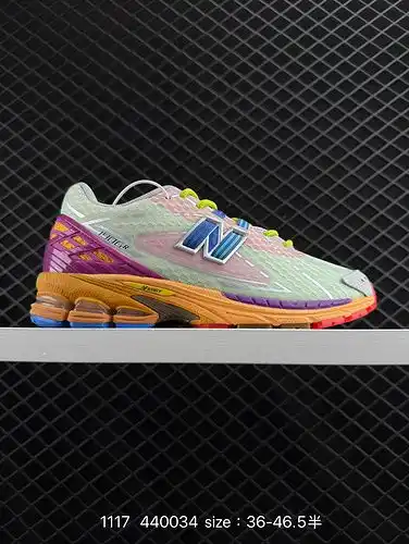 La colección 1yu7boo new balance m1yu9poo 6 es un zapato retro de un solo artículo con elementos ret