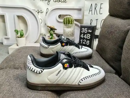 1yu26DAdidas SAMBA OG W JI3931yu's classic Originals from the past 7 years. The original suede leath