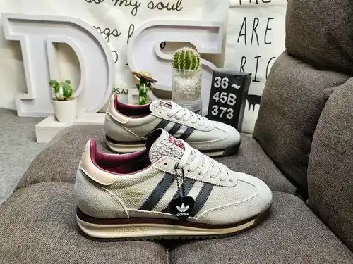 La colección de zapatillas retro 373d Adidas Originals SL 72 RS es muy popular en todo el mundo y la