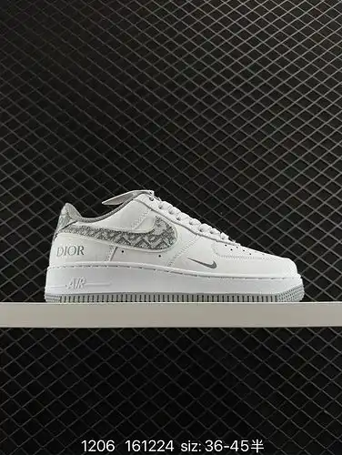 La última versión original en papel de la versión original de medio tamaño de los zapatos masculinos