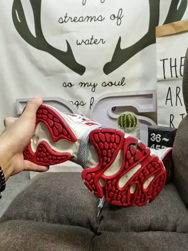 1733132285689.webp