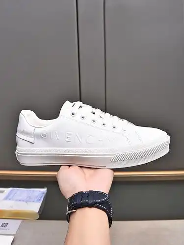 El Código de modelo masculino Givenchy 1yu2poo6b4poo mide 384445 46 se puede personalizar
