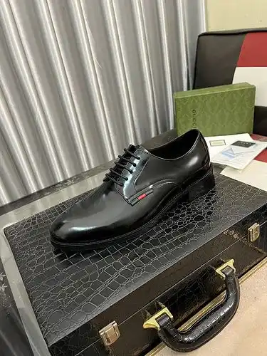 Guqi zapato para hombre código 1yu1yu28B8poo Talla 3844