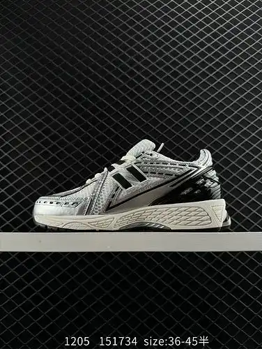 La colección 1yu7boo new balance m1yu9poo 6 es un zapato retro de un solo artículo con elementos ret