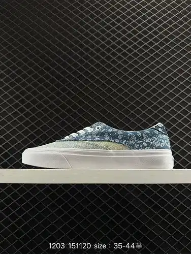 Las zapatillas de anacardo imprescindibles para los fashionistas han vuelto, y su cinta vaquero VANS