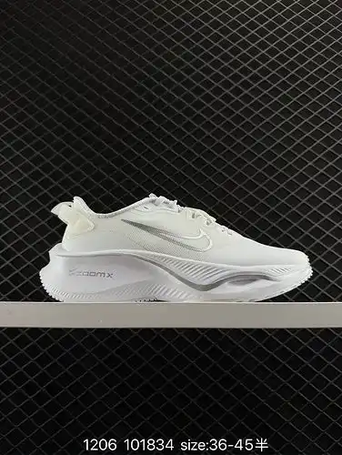Las nuevas zapatillas de correr 1yu7boo Nike zoom plus combinan una apariencia rápida con una sensac