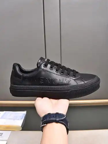El Código de modelo masculino Givenchy 1yu2poo6b4poo mide 384445 46 se puede personalizar
