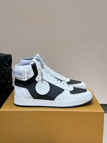 LV zapato para hombre código 1yu2poo2B6poo Talla3844