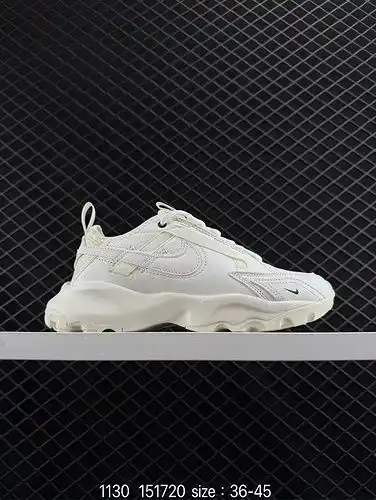 El popular artículo de 1yupopooo Nike TC 79popoos utiliza correas y ganchos entrelazados, así como u