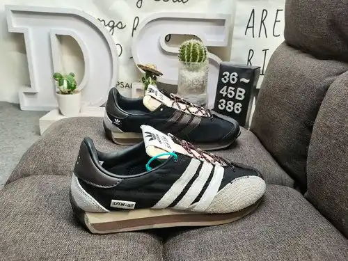 386 dadias x Song for the MUTE colaboran con Adidas Originals y la marca de moda Song for a MUTE par