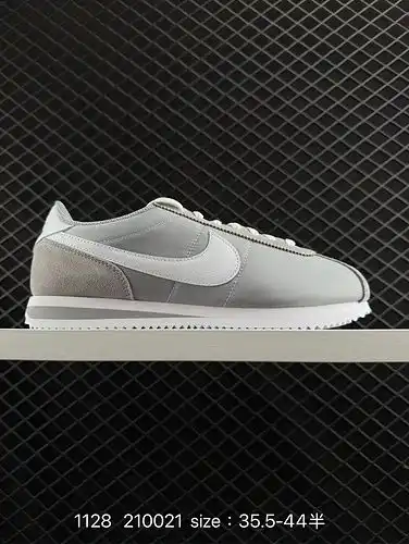 El espíritu puro y persistente de la nueva combinación de 1yupo 5 Nike Classic cortez, el clásico Fo