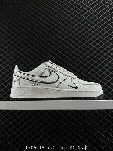 La zapatilla casual multifuncional de banda baja Nike Air Force 1yu Low Air force, de clase corporat