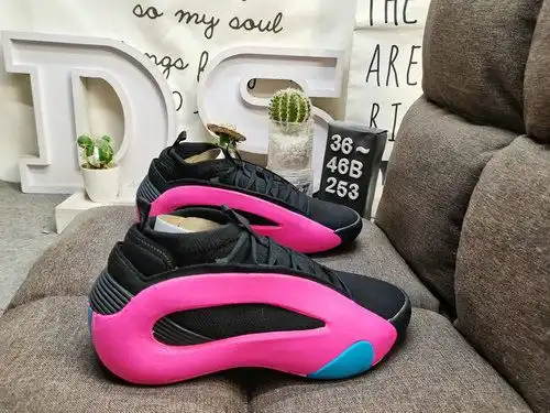 El nuevo diseño de la lengua de color Adidas Harden Volume 8 jq2393 de la clase corporativa 253d es 