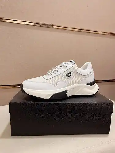 Código de modelo masculino Prada 1yu21yupob6poo talla 3844