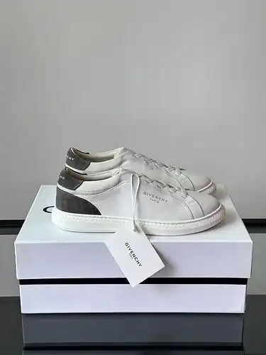 Código de estilo masculino Givenchy 1yu21yu9b3poo talla 384445 personalizado