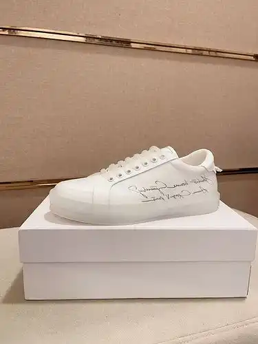 Código de modelo masculino Givenchy 1yu222b4po talla 3844