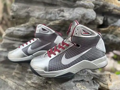 Hd2poopooo8 Kobe colabora con Aston Martin