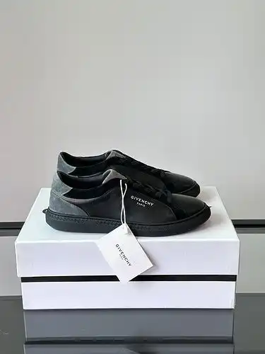 Código de estilo masculino Givenchy 1yu21yu9b3poo talla 384445 personalizado