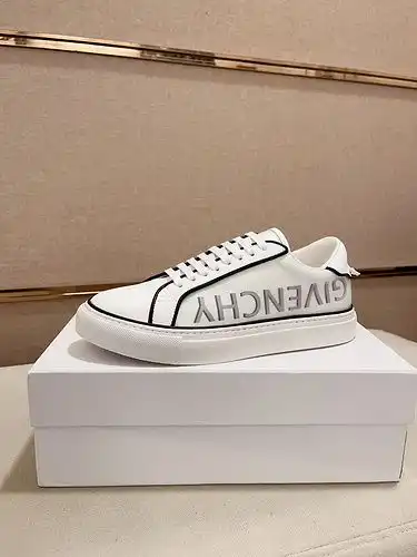 Código de modelo masculino Givenchy 1yu222b4po talla 3844