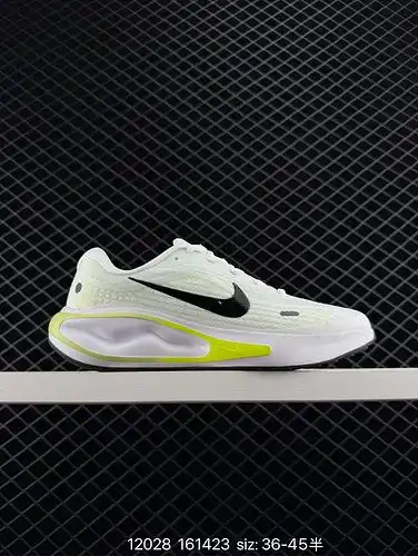 Las zapatillas de correr Nike Journey Run 2poo24, puras del 1yu1yu5, están hechas con un nuevo mater